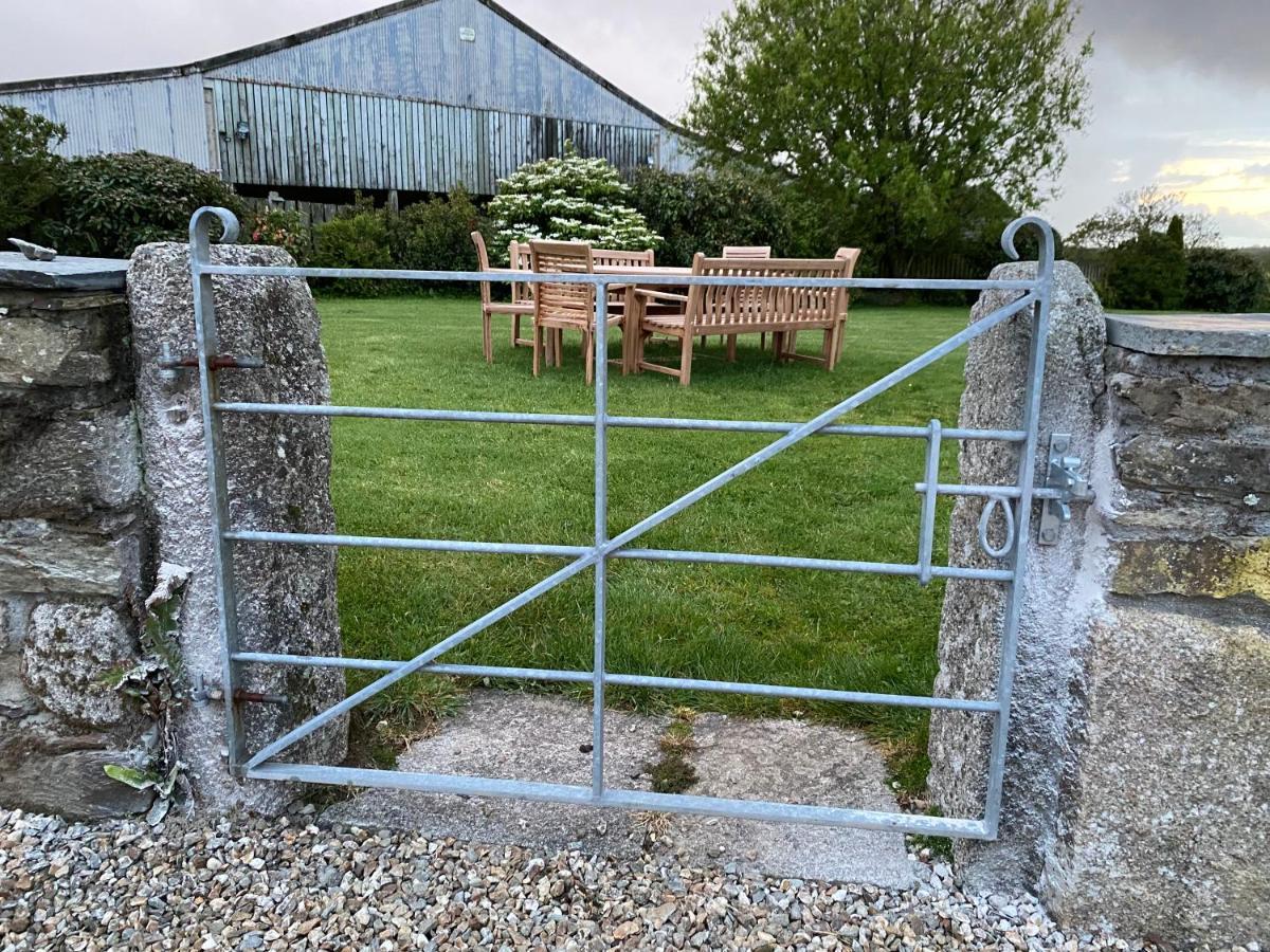 Treveighan Farmhouse Saint Teath Exterior photo